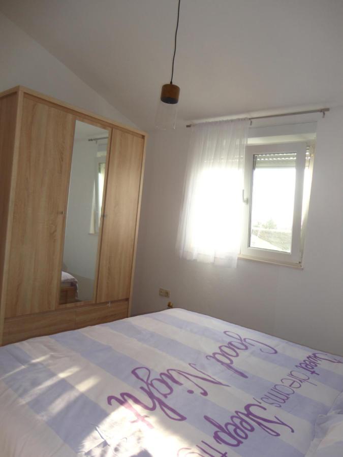 Ferienwohnung Apartman Bozic Kaštel Štafilić Exterior foto